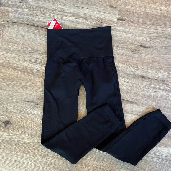 Black Spanx Seamless Leggings NWT size M (6-8) - Picture 4 of 9